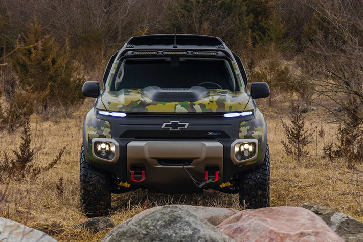 Mẫu bán tải quân sự Chevrolet Colorado ZH2 sử dụng nền tảng của mẫu bán tải cỡ vừa. Xe có khả năng tiết kiệm nhiên liệu bởi nó được trang bị pin nhiên liệu, có khả năng hoạt động im lặng, tránh tầm nhiệt và vượt mọi địa hình.