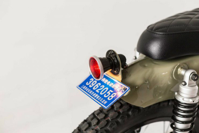 Đèn pha nhỏ xíu ở đuôi xe.