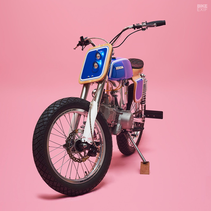 Tỷ lệ công suất trên trọng lượng của mẫu độ gây ấn tượng mạnh nhất.Có khá nhiều linh kiện mới phải được tinh chỉnh lại để phù hợp với kích thước nhỏ của xe.