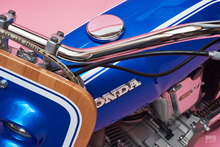 Động cơ 49cc xylanh đơn đã được thay bằng loại 190cc do lò độ Stomp thực hiện. Công suất lên đến 22 mã lực được cung cấp cho chiếc xe với chiều dài cơ sở chỉ 1,18 mét.