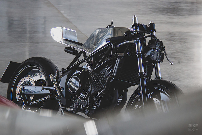 Được biết, trước khi tiến hành độ thành công, chiếc xe này ở tình trạng rất tệ với nhiều bộ phận bị hư hại và trông cũ kĩ.