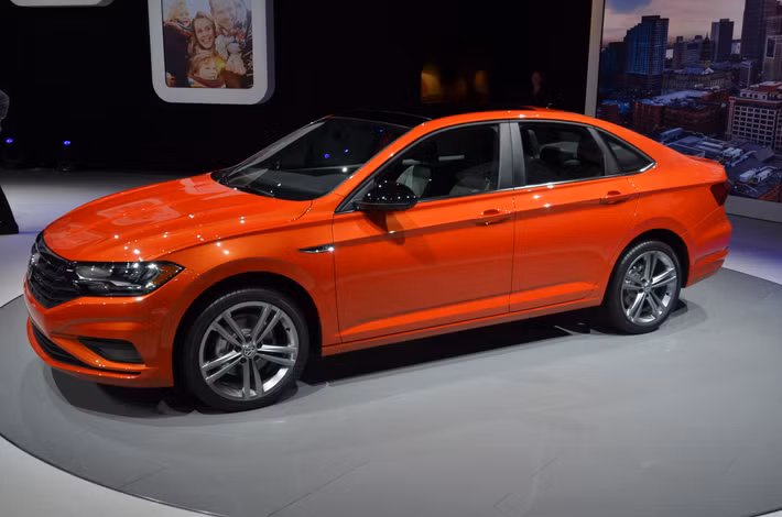 Ra mắt tại triển lãm Detroit, mẫu xe Volkswagen Jetta 2019 mới không chỉ có vai trò cạnh tranh với các đối thủ trong cùng phân khúc sedan hạng C, mà còn được Volkswagen kỳ vọng sẽ giúp hãng lấy lại lòng tin của người dùng sau bê bối Dieselgate.