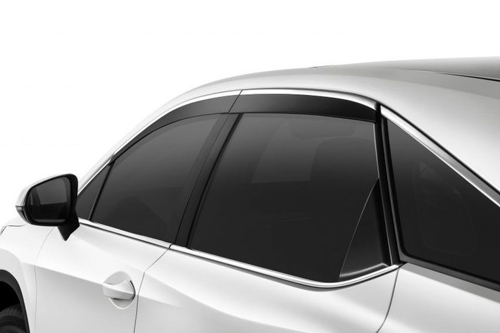 Bộ phụ kiện chính hãng của thương hiệu xe sang Lexus dành cho RX300 này bao gồm cản gió nhỏ đặt thấp phía trước và các đường gờ bên hông để tăng cường bảo vệ cho thân xe.