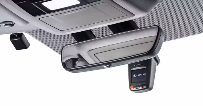 Được biết, toàn bộ phụ kiện bổ sung đều được Lexus Malaysia nhập khẩu chính hãng từ nhà máy ở Nhật Bản. Các chuyên gia tại trung tâm Phụ kiện UMW Toyota Motor ở Bukit Raja, Selangor sẽ chịu trách nhiệm lắp đặt bộ phụ kiện chính hãng này cho RX300 tại Malaysia.