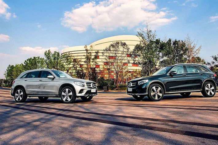 Ngoài chiều dài thân xe thay đổi đáng kể kéo theo khoảng cách giữa các trục đã được tăng thêm 100 mm, khiến cửa sau của xe trở nên dài hơn thì thiết kế xe hầu như không có gì khác biệt so với bản tiêu chuẩn.