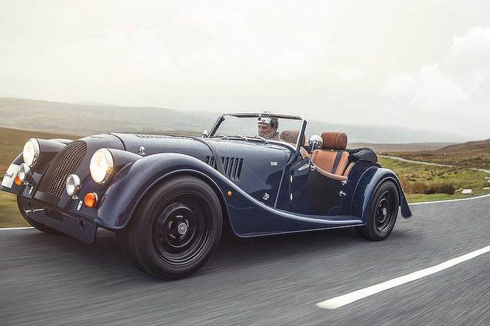 Cùng với đó hãng sẽ đưa ra những nâng cấp dành riêng cho những mẫu xe này như logo kỉ niệm 110 năm của hãng Morgan nằm gần nắp capô, hệ thống ống xả thể thao cùng các chi tiết nội thất đặc biệt.