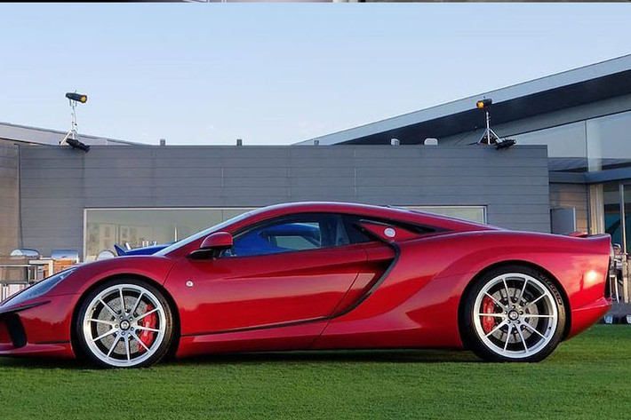 Nhiều nhận xét cho rằng, ATS GT có dáng và các tỷ lệ thân xe khá giống với chiếc MP4-12C tới từ McLaren.