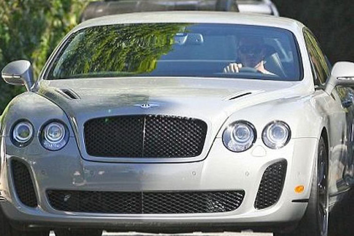 Bentley Continental Supersports sơn trắng tuyệt đẹp.