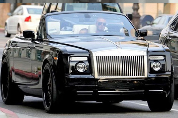 Một trong những siêu xe đắt tiền của Beckham là chiếc Rolls-Royce Phantom Drophead Coupe trị giá trên chục tỷ đồng. Phantom Drophead Coupe sở hữu thiết kế mui trần sang trọng. Xe có động cơ V12, dung tích 6.75 lít và khả năng tăng tốc nhẹ nhàng nhất trong tất cả các loại xe hơi.
