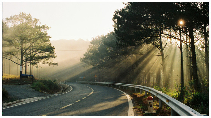 Cuộc sống ngày càng hiện đại và phát triển, đôi khi chính nó cũng là nguyên nhân làm băng hoại đi những nét văn hoá đẹp đẽ. Trong guồng quay chung đó, nhiều người chọn lui về quá khứ để tìm thấy những giá trị vượt thời gian cần được giữ gìn.