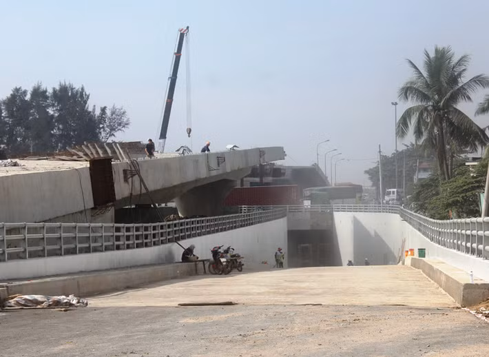 ...Công trình hầm chui Mỹ Thủy, hạng mục hầm chui của giai đoạn 1 xây dựng nút giao thông Mỹ Thủy sẽ được thông xe vào ngày 31/1 tới đây.