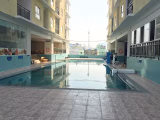 Tại các phòng dịch vụ khu vực hồ bơi của chung cư cũng bị chủ đầu tư chia nhỏ ra thành 71 căn hộ để bán. Thậm chí khu vực nhà giữ trẻ của chung cư chủ đầu tư cũng xây lấn chiếm làm của riêng. Ảnh: thuecanhosg.com.