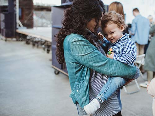 Một trong những phát minh được công bố gây trông đợi nhất là thông tin người bệnh ung thư có thể chữa bệnh bằng chính tế bào máu của họ. Đó là phương pháp điều trị được đặt tên là CAR T-cell, điều trị ung thư một cách hoàn toàn triệt để bằng cách bỏ đi các tế bào của bệnh nhân, nuôi cấy và tái sử dụng chúng rồi sau đó lại đưa vào cơ thể của bệnh nhân tại nơi có các tế bào ung thư.