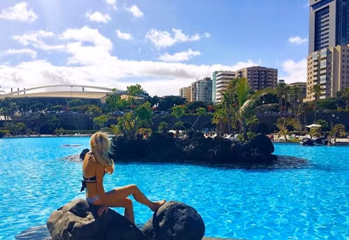 Nữ phi công xinh đẹp cũng cảm thấy hạnh phúc nếu câu chuyện của cô giúp truyền cảm hứng tới những bạn trẻ đang đeo đuổi nghề phi công khác.