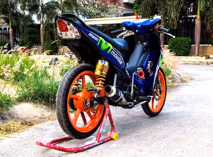 Sau khi được "lột xác", chiếc xe số phổ thông đã sở hữu kiểu dáng như một mẫu xe đua chuyên nghiệp, được sử dụng trong các giải đua xe phân khối nhỏ tại nhiều nước Đông Nam Á, trong đó có Việt Nam.