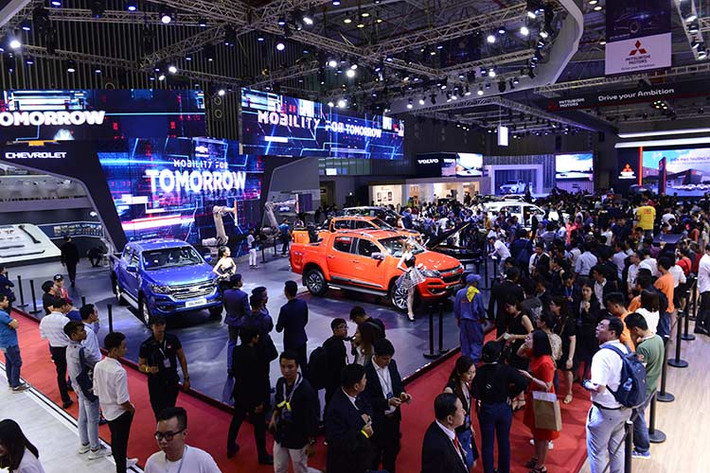 Khách tham quan còn có thể tham khảo những phụ kiện độc đáo được thiết kế riêng cho dòng bán tải Colorado và SUV Trailblazer đang được trưng bày tại đây. Ngoài ra, Chevrolet vui mừng chào đón khách tham quan trải nghiệm khu trò chơi tương tác hấp dẫn để nhận được những phần quà đặc trưng thương hiệu xe hơi Chevrolet.