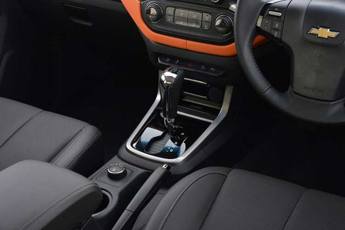 Nguồn cung cấp sức mạnh của Chevrolet Colorado Storm tại Việt Nam là động cơ diesel Duramax 4 xi-lanh, tăng áp, dung tích 2,5 lít, sản sinh công suất tối đa 180 mã lực tại tua máy 3.600 vòng/phút và mô-men xoắn cực đại 440 Nm tại tua máy 2.000 vòng/phút. Động cơ này đạt tiêu chuẩn khí thải Euro 4 và kết hợp với hộp số tự động 6 cấp cùng hệ dẫn động 1 hoặc 2 cầu, tùy chọn.