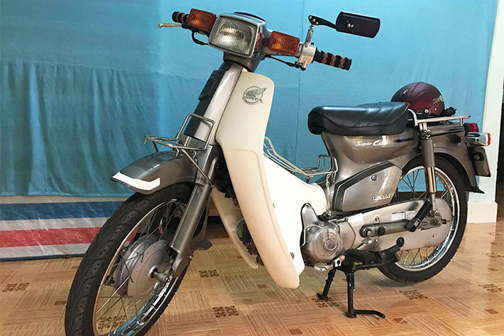 Đối với người Việt Nam, các dòng xe Honda Super Cub đã trở nên quá quen thuộc với đầy đủ các thế hệ đã được du nhập vào từ rất lâu. Trong đó, những chiếc Honda Super Cub C70, hay còn được người dân gọi là xe máy Honda Cub 82 chiếm một số lượng không nhỏ ở khoảng thập niên 90.