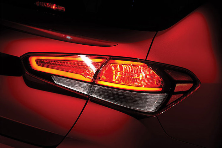 Kia tại Úc cũng tuyên bố rằng hệ thống khung gầm đã được điều chỉnh riêng cho thị trường của họ với việc tăng 54% thép cường độ cao tiên tiến, hệ thống treo MacPherson ở phía trước và hệ thống treo lò xo ở phía sau.