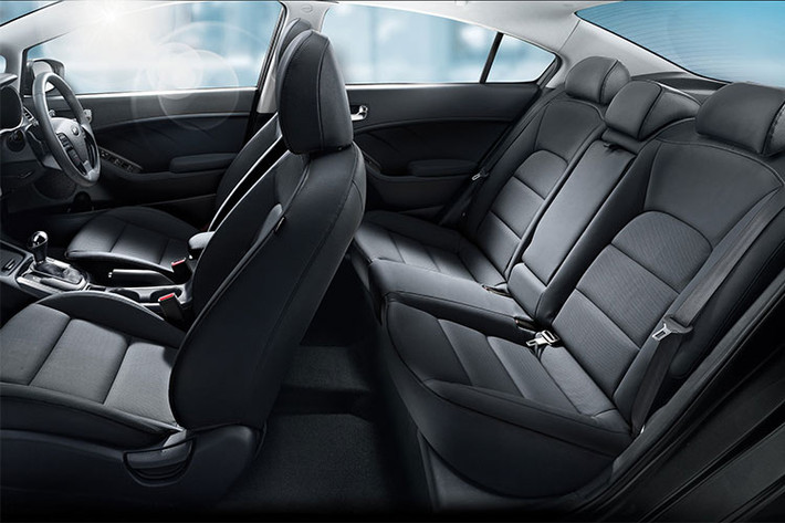 Xe sử dụng hộp số tự động 6 cấp hoặc hộp số sàn 6 cấp tùy theo phiên bản. Mức tiêu thụ nhiên liệu theo công bố của nhà sản xuất là 7,4 lít/100 km đối với bản số tự động, 7,6 lít/100 km với bản số sàn.