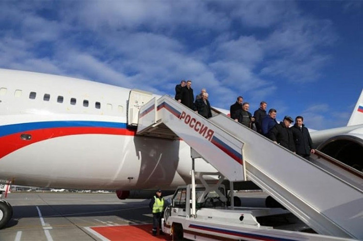 Chuyên cơ IL-96-300PU của Tổng thống Putin được trang bị 4 động cơ phản lực, tốc độ tối đa 900 km/h, trần bay 12 km. Phạm vi hoạt động lên đến 15.000 km với tối đa nhiên liệu, thậm chí có thể tiếp nhiên liệu khi đang bay.