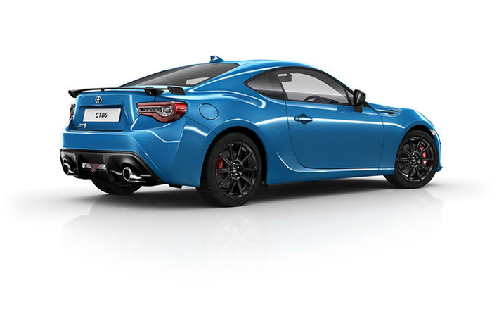 Các khách hàng tại Anh còn có thêm sự lựa chọn với bản hiệu suất cao, bổ sung thêm nhiều trang bị như hệ thống treo được điều chỉnh bởi SACHS, phanh Brembo lớn hơn với kẹp phanh màu đỏ cổ điển. Tuy nhiên, các option thêm này sẽ ngốn thêm của khách khoảng 1.355 bảng Anh vào giá của phiên bản số sàn và 1.340 bảng Anh cho bản số tự động.