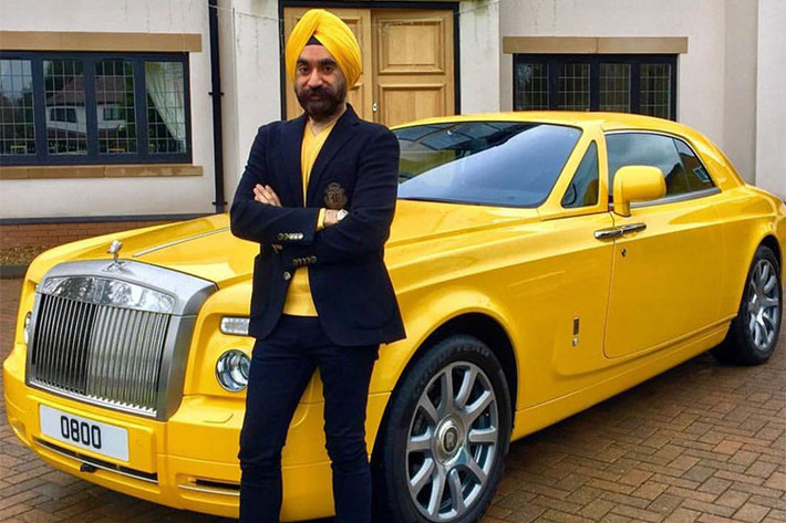 Được biết, có một nguyên nhân phía sau quyết định mua 7 chiếc Rolls-Royce "ton sur ton" với khăn Turban của ông Singh. Hóa ra, có một người đàn ông người Anh đã gọi khăn Turban truyền thống của ông Singh là "băng cuốn đầu" - chính vì vậy ông đã tậu xe sang cho bõ tức.