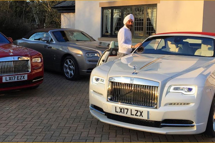 Ngoài ra, doanh nhân người Anh gốc Ấn Độ này còn đặt mua cả SUV siêu sang Rolls-Royce Cullinan "hàng độc" mới nhất trên thị trường hiện nay.