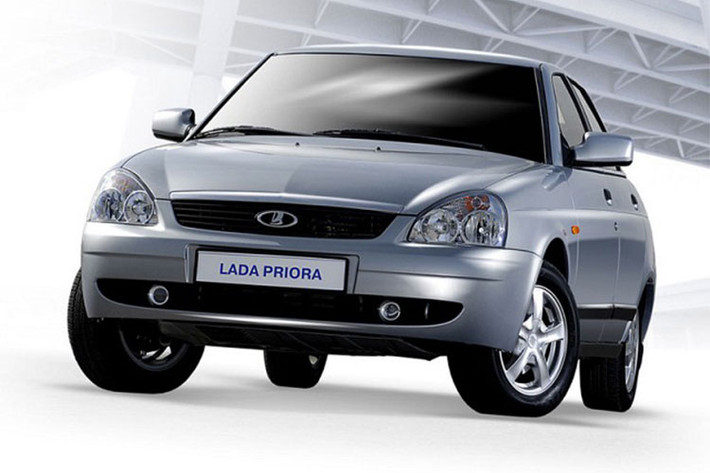 Tuy nhiên, những phiên bản về sau đã cảu thiện được chỉ số an toàn lên mức 10,6/16. Theo một số nguồn tin, giá xe Lada Priora mới có thể lên tới khoảng trên dưới 6.700 USD (tương đương khoảng 153 triệu đồng). Trong khi đó, giá xe cũ có khi lại chỉ dừng ở mức 800 USD.