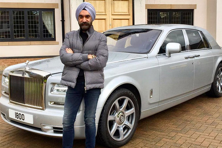 Theo tìm hiều thì vị doanh nhân được mệnh danh là "Bill Gates của Anh quốc" này đã cá cược với người đàn ông kể trên. Trong vụ cá cược này, ông Singh sẽ phải phối màu khăn Turban của mình với những chiếc ôtô hạng sang khác nhau trong vòng 7 ngày.