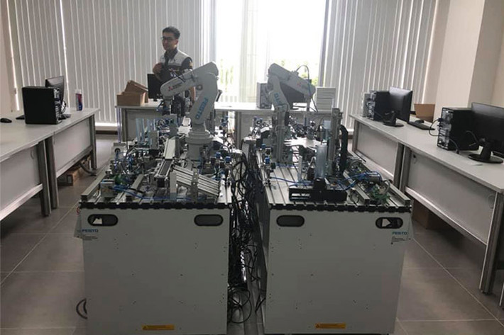 Viện Nghiên cứu và phát triển VinFast được thành lập với mục tiêu tầm cỡ khu vực, quy tụ được các chuyên gia có nhiều năm kinh nghiệm trong ngành ôtô trên thế giới và trong nước, nhằm nghiên cứu và chọn lựa các giải pháp công nghệ cho dòng xe VinFast. Tương lai, sẽ góp phần xây dựng và nâng cao nền tảng công nghệ cho ngành công nghiệp ôtô Việt Nam thông qua việc đào tạo các kỹ sư người Việt thiết kế ôtô theo tiêu chuẩn Châu Âu