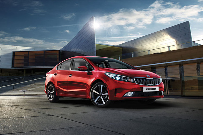 Mẫu xe sedan hạng C này có kích thước dài x rộng x cao nhỉnh hơn phiên bản cũ lần lượt 4.640 mm x 1.800 mm x 1.440 mm, chiều dài cơ sở giữ nguyên 2.700 mm. Khoang chứa đồ tăng dung tích từ 482 lên 502 lít.