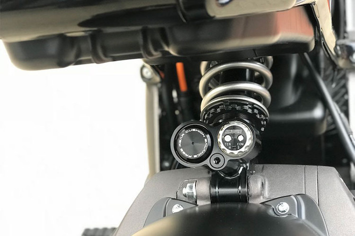 Những trang hiện đại của xe hoàn toàn nằm ngang tầm với những chiếc môtô thể thao phân khối lớn hiện nay, nhưng nó lại khác biệt hoàn toàn so với một Harley-Davidson truyền thống đang bán ra thị trường hiện nay.