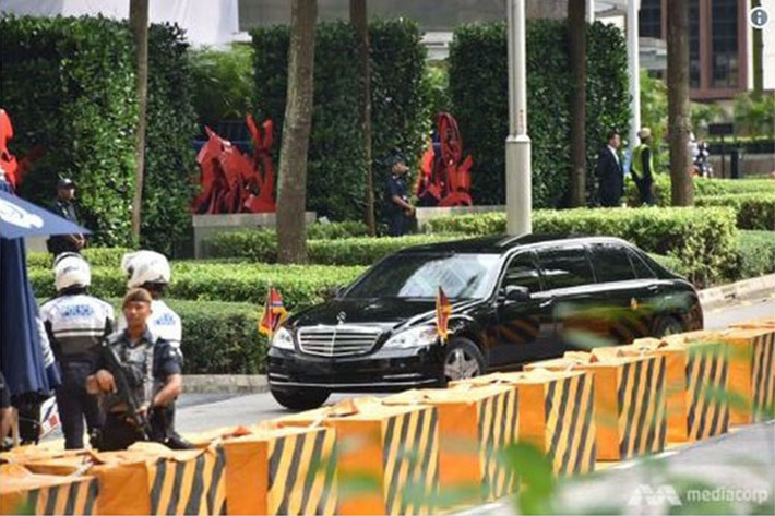 S600 Pullman Guard là dòng xe bọc thép được sử dụng bởi các chính khách trên thế giới, kết cấu gồm những tấm thép bảo vệ được tích hợp bên trong thân xe xếp chồng lên nhau ở những vị trí quan trọng. Pullman Guard cũng được trang bị sàn bọc thép để tránh khỏi những vụ đánh bom.