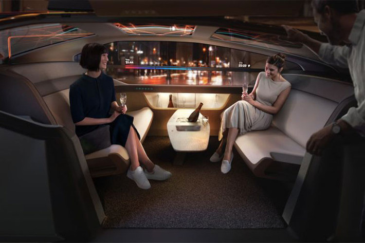 Tất nhiên, mẫu xe concept tự lái Volvo này sẽ hoạt động dựa trên năng lượng điện và dù rằng Volvo cũng chưa hé lộ thông tin về các thông số kỹ thuật nhưng hiển nhiên đây chính là một phương tiện di chuyển xa xỉ.