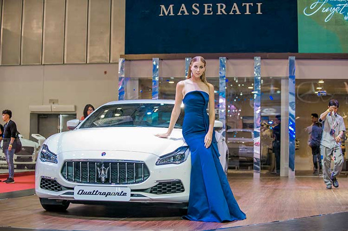 Chiếc Maserati Quattroporte GTS 2018 tại triển lãm VMS 2018 thuộc phiên bản sang trọng GranLusso. Xe có một sự thay đổi nhỏ so với đời trước ở cụm đèn pha LED toàn phần thiết kế lại sắc cạnh hơn. Phần đèn vàng nằm bên ngoài cùng đã được loại bỏ nhằm tăng vẻ đẹp cho "đôi mắt" của chiếc sedan đầu bảng Maserati.