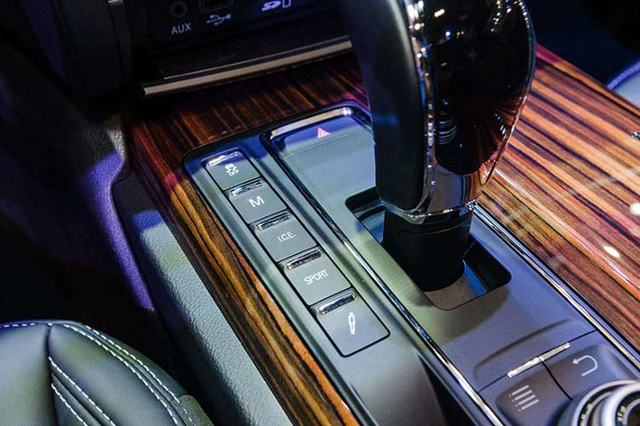 Động cơ V8, dung tích 3.8 lít, tăng áp kép trên Quattroporte GTS 2018 lần đầu tiên ra mắt tại thị trường Việt Nam sở hữu công suất tối đa 530 mã lực và mô-men xoắn cực đại 650 Nm tại dải vòng tua máy 2.000- 4.000 vòng/phút, hộp số 8 cấp. Đây cũng chính là chiếc Maserati mạnh nhất từ trước đến nay tại Việt Nam.