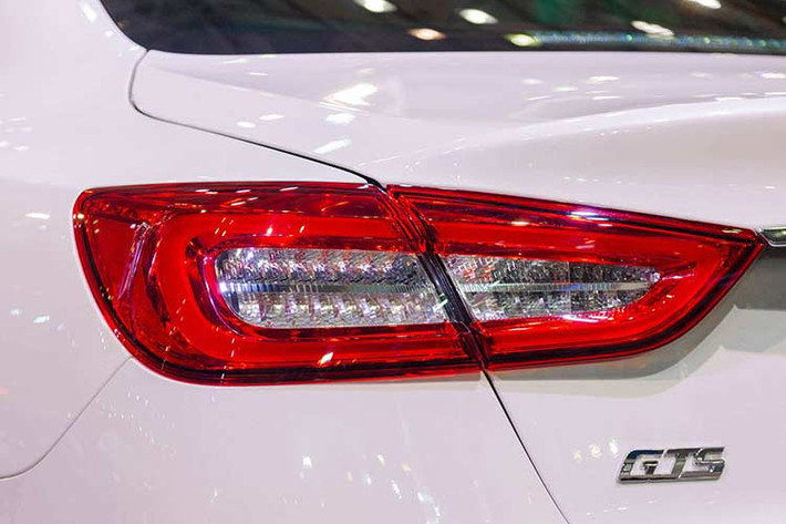 Đuôi xe được giữ nguyên thiết kế so với Maserati Quattroporte GTS đời 201. Đèn hậu của xe cũng như phần đầu là dạng full LED, cặp ống xả kép đi kèm khuếch tán và cánh gió đuôi nhỏ mang phong cách cá tính hơn.