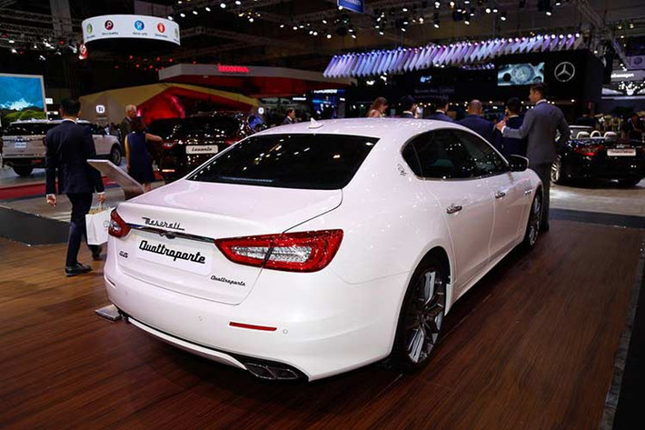 Các tính năng hỗ trợ lái hiện đại cho Quattroporte GTS GranLusso 2018 bao gồm kiểm soát hành trình chủ động với chức năng ngắt động cơ thông minh, hệ thống cảnh báo va chạm phía trước với chức năng tự động thắng khi phát hiện nguy cơ va chạm, cảnh báo lệch làn đường và camera toàn cảnh 360 độ.