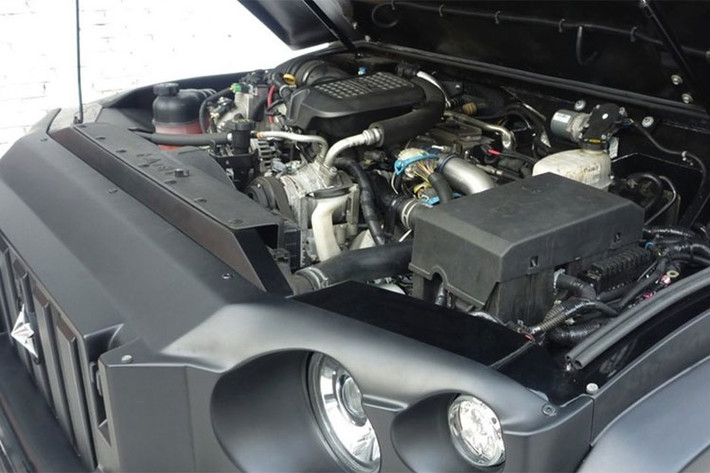 Là dòng xe có một lịch sử lâu đời bởi đây là dòng xe chống đạn ra đời từ chiến tranh Thế giới thứ nhất, chính vì vậy Dartz Prombron Black Russian là thương hiệu xe chống đạn khủng được nhiều người trên Thế giới tin dùng, đặc biệt là các ngôi sao Hollyhood, các chính khác hay giới siêu giàu Trung Đông... đi kèm mức giá từ khoảng 500 nghìn USD.