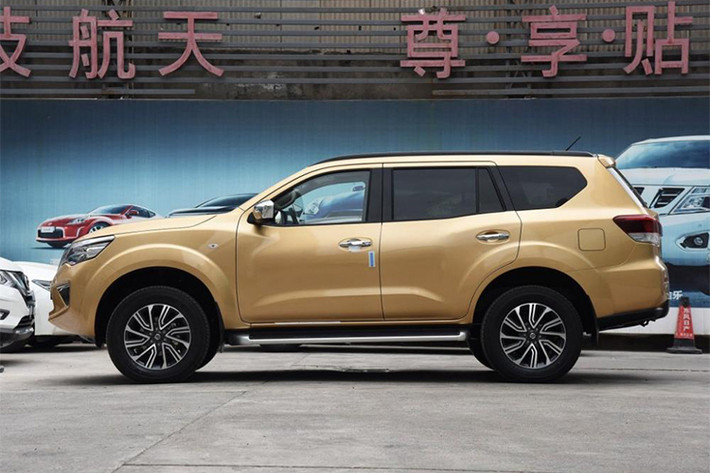 Terra được phát triển dựa trên Nissan Navara thế hệ hiện tại đã ra mắt thị trường Trung Quốc vào năm 2014. Các kích thước cơ bản của Nissan Terra bao gồm chiều dài tổng thể 4.882 mm, rộng 1.850 mm, cao 1.835 mm và chiều dài cơ sở 2.850 mm. Thêm vào đó là khoảng sáng gầm 225 mm được hãng Nissan khẳng định là "tốt nhất trong phân khúc".