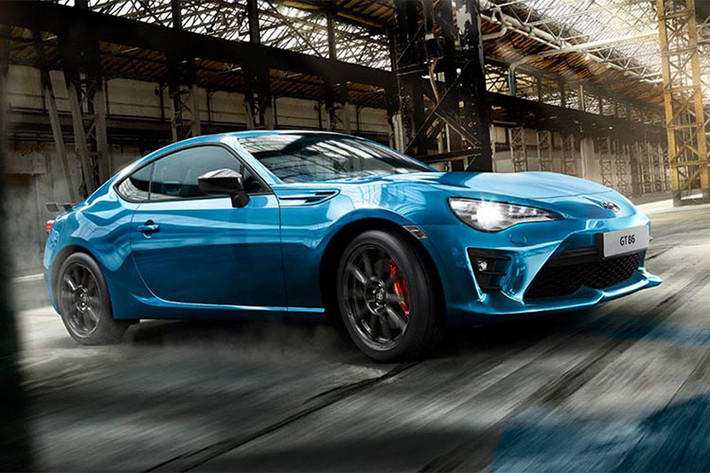 Xe sẽ được chính thức bán ra ngay trong tháng 6/2018 này. Giá khởi điểm của Toyota GT86 Club Series Blue Edition là 28.980 bảng Anh (tương đương 882 triệu đồng), đắt hơn 945 bảng so với GT86 tiêu chuẩn và cao hơn 400 bảng so với GT86 sơn kim loại hoàn chỉnh.
