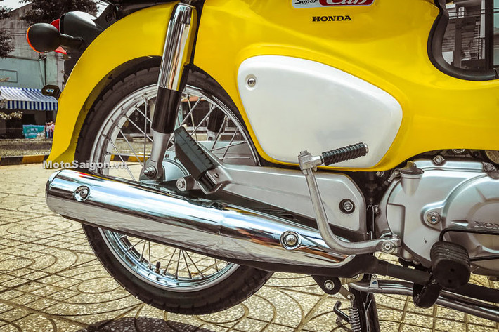 Chiều cao yên xe tính từ mặt đất 705 mm. Trọng lượng chỉ ở mức 81 kg (khá nhẹ nhàng cho cả người già và trẻ có thể sử dụng). Hệ thống xả trên xe được làm mới với 2 cấp lọc và bạc đạn kim bổ sung vào trục bát côn để chuyển số cũng mượt hơn so với các phiên bản trước đây.