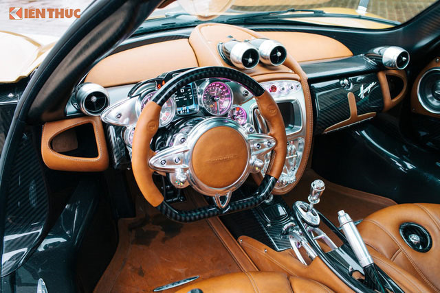 Pagani Huayra của Minh Nhựa xuất hiện tại thị trường Việt Nam vào tháng 9/2016 nhưng mãi đến tháng 10/2018 mới đăng ký được biển số. Hiện trên thế giới chỉ có đúng 100 chiếc Pagani Huayra Coupe được sản xuất và thị trường Việt Nam chỉ mới có duy nhất 1 chiếc.