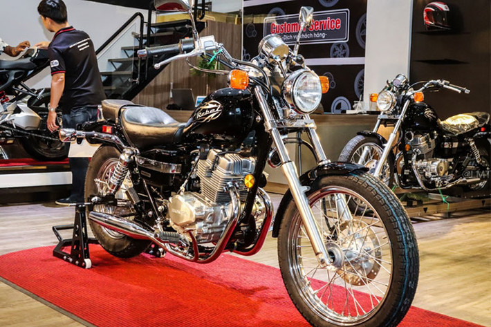 Nhắc đến mẫu xe môtô Honda Rebel 250, chắc hẳn những ai đam mê môtô PKL (phân khối lớn) đều biết đến mẫu xe này với vẻ ngoài ấn tượng luôn “cặp kè” cùng những người hùng cơ bắp trong thập niên cuối những năm 80 đầu 90 mà kiểu dáng của nó không hề phai mờ theo thời gian…