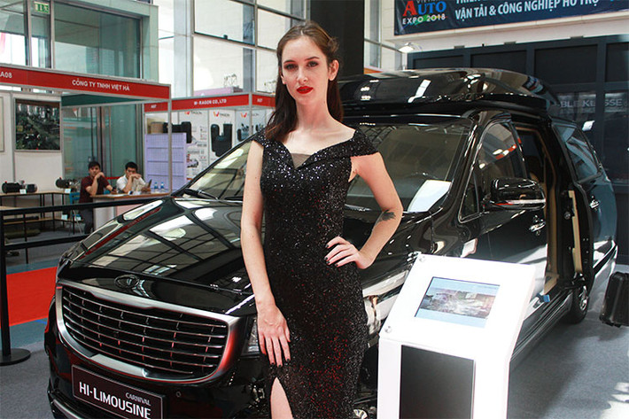 Nằm trong phân khúc ôtô độ cao cấp, 3 mẫu xe độ gồm; NOBLE KLASSE Solarti, Carnival L9, Carnival Hi-limousine của KC Motors - Hàn Quốc cũng tạo được điểm nhấn tại triển lãm Vietnam AutoExpo 2018 này.