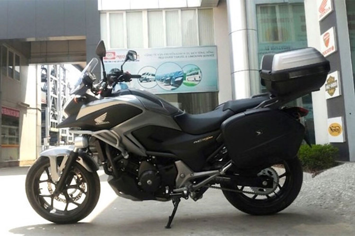 Là chiếc môtô PKL dành cho những chuyến đi dài, Honda NC750X được xem là một biến thể của NC750, kết hợp của dòng touring và sport. NC750X được trang bị động cơ 745 cc với công suất 55 mã lực và mô-men xoắn cực đại 68 Nm đi kèm hộp số 6 cấp. Theo công bố của nhà sản xuất, xe có mức tiêu thụ nhiên liệu khoảng 28,9 km/l.