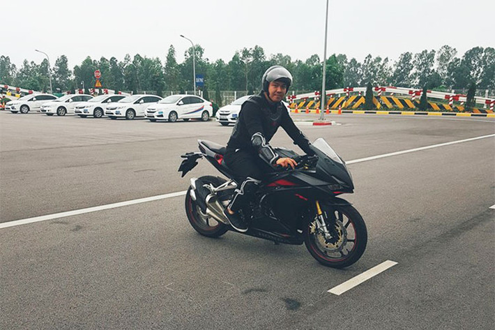 Mẫu xe môtô thể thao Honda CBR250RR phiên bản mới cũng vừa cập cảng cùng lô hàng với các dòng xe trên, nhưng theo một số nguồn tin không chính thức - mà rất có thể nó sẽ không được phân phối chính hãng mà chỉ ở dạng thăm dò thị trường trong thời gian tới.