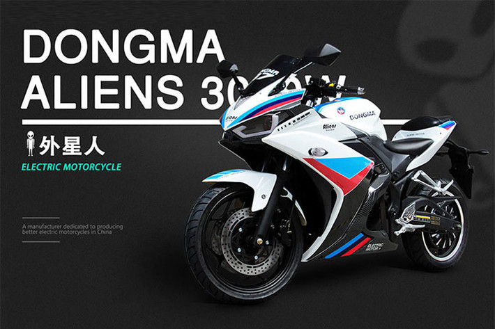 Bên cạnh đó, xe sử dụng bộ vành đúc 16 inch thay cho vành 17 inch tiêu chuẩn trên các mẫu xe mô tô tiêu chuẩn. Đáng chú ý hơn, bánh trước của xe được trang bị phanh đĩa đôi, tương tự như các mẫu mô tô từ tầm trung đến cao cấp, phanh sau của xe vẫn là phanh đĩa đơn. Với tất cả trang bị trên, Dongma Aliens 3000 có trọng lượng khoảng 120 kg.