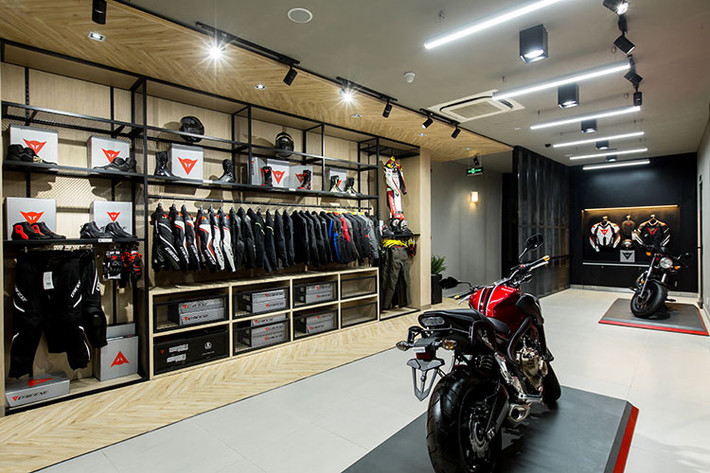 Loạt mẫu xe môtô Honda nhập khẩu chính hãng vừa về Việt Nam có dung tích động cơ từ 300cc cho đến 1800cc, thuộc các dòng xe như; Naked, Super Sport, Cruiser, Adventure và Touring.